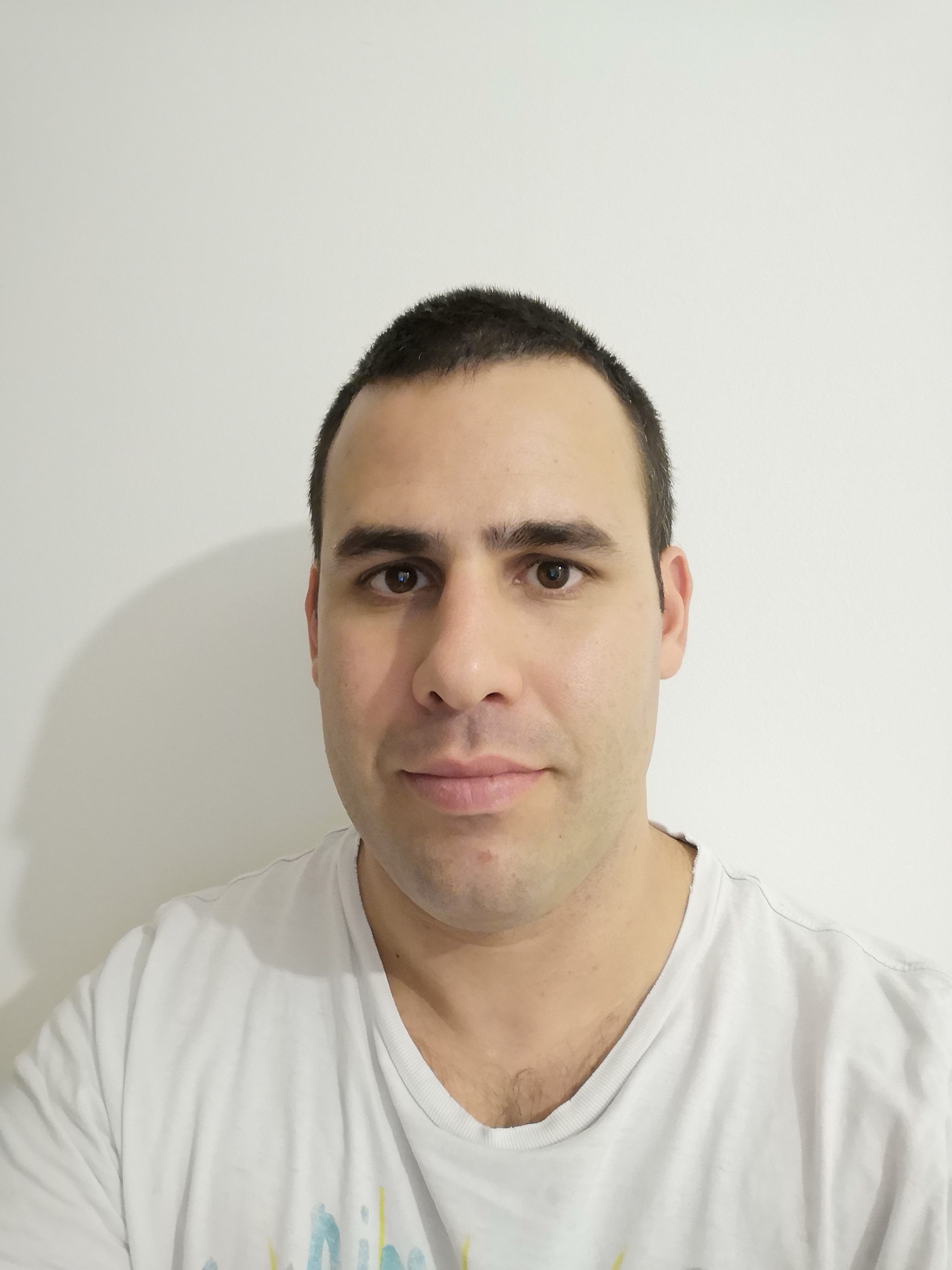 ד"ר אופיר רון מומחה בכירורגיה פלסטית ואסתטית