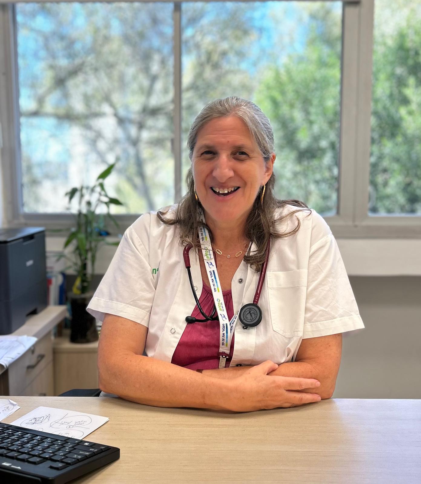 ד"ר שרונה אמר מומחית ברפואת משפחה