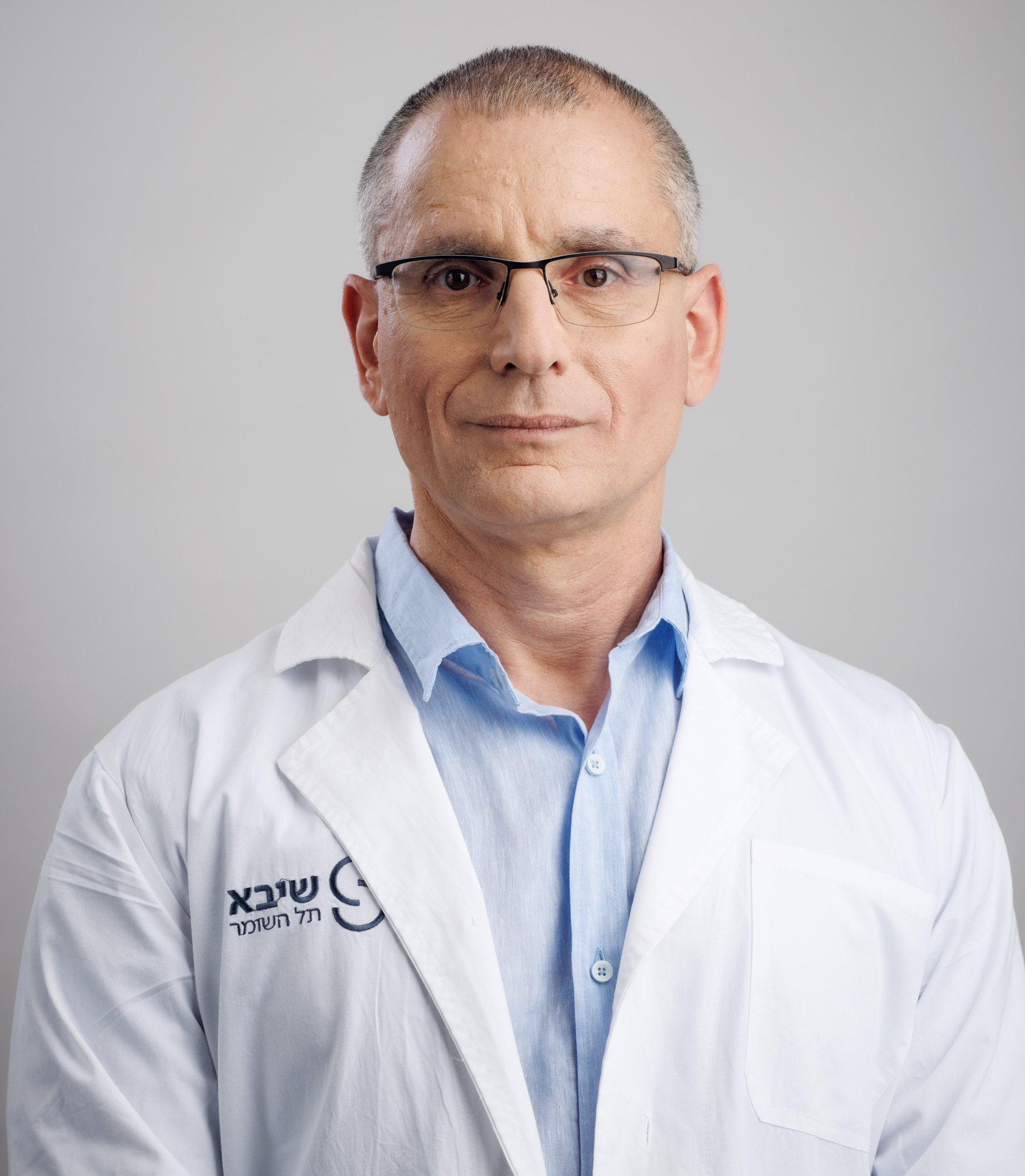 ד"ר איל שחר מומחה בגסטרואנטרולוגיה, מומחה ברפואה פנימית